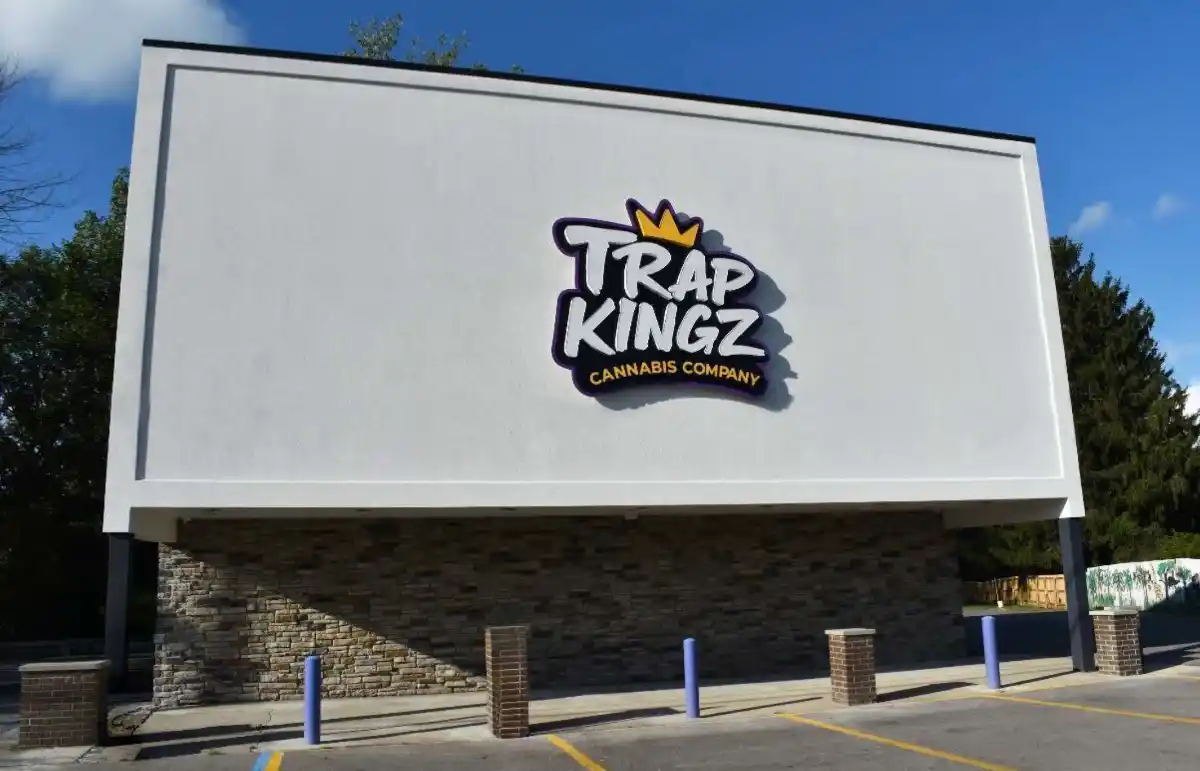 Trap Kingz store front day